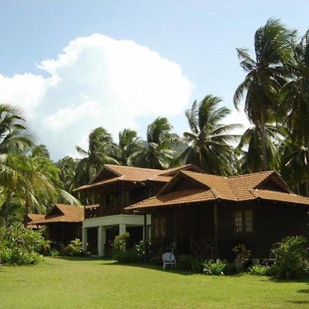 D'Coconut Island Resort Besar Island  Exterior foto